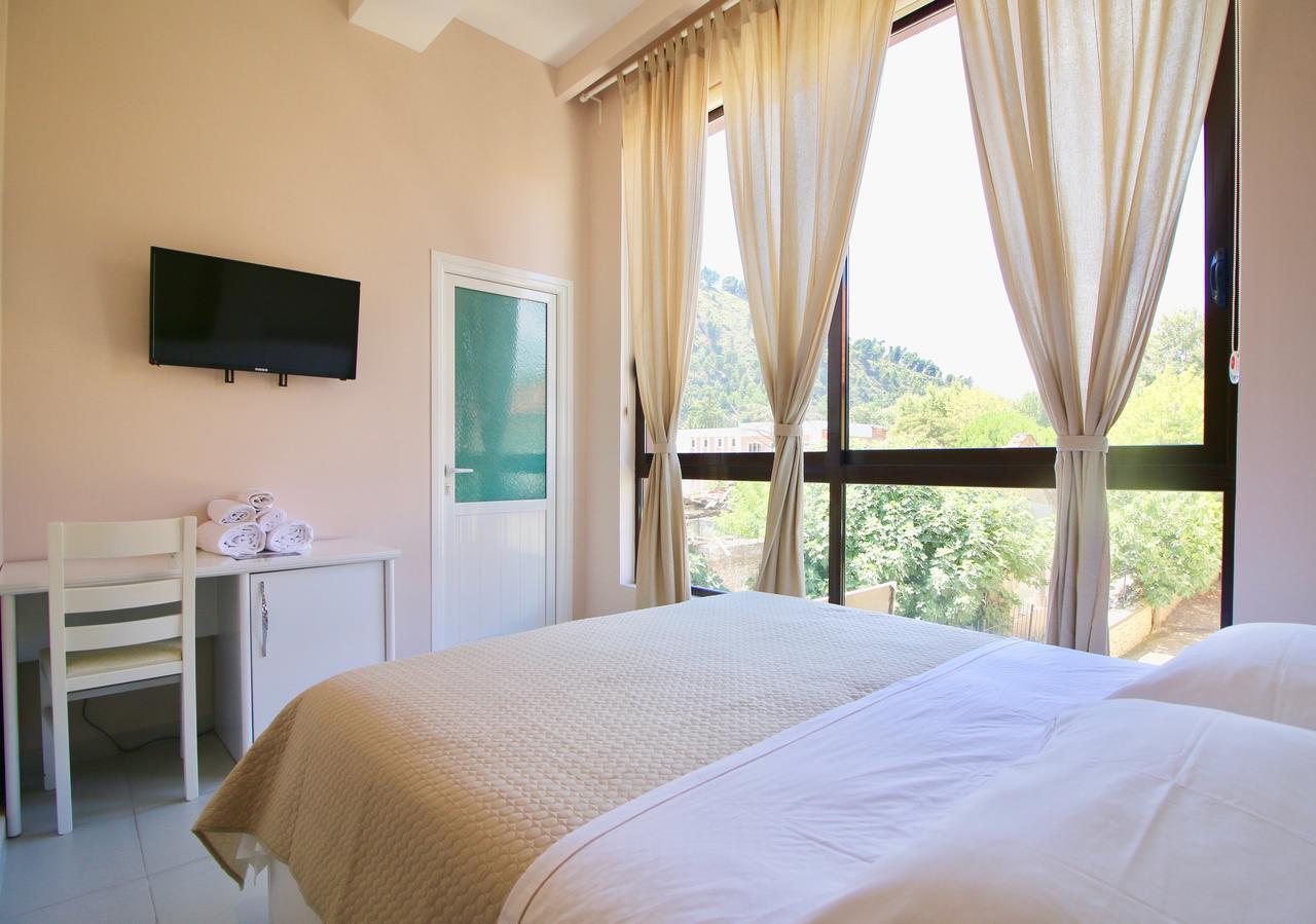 Hotel Orestiada بيرات المظهر الخارجي الصورة